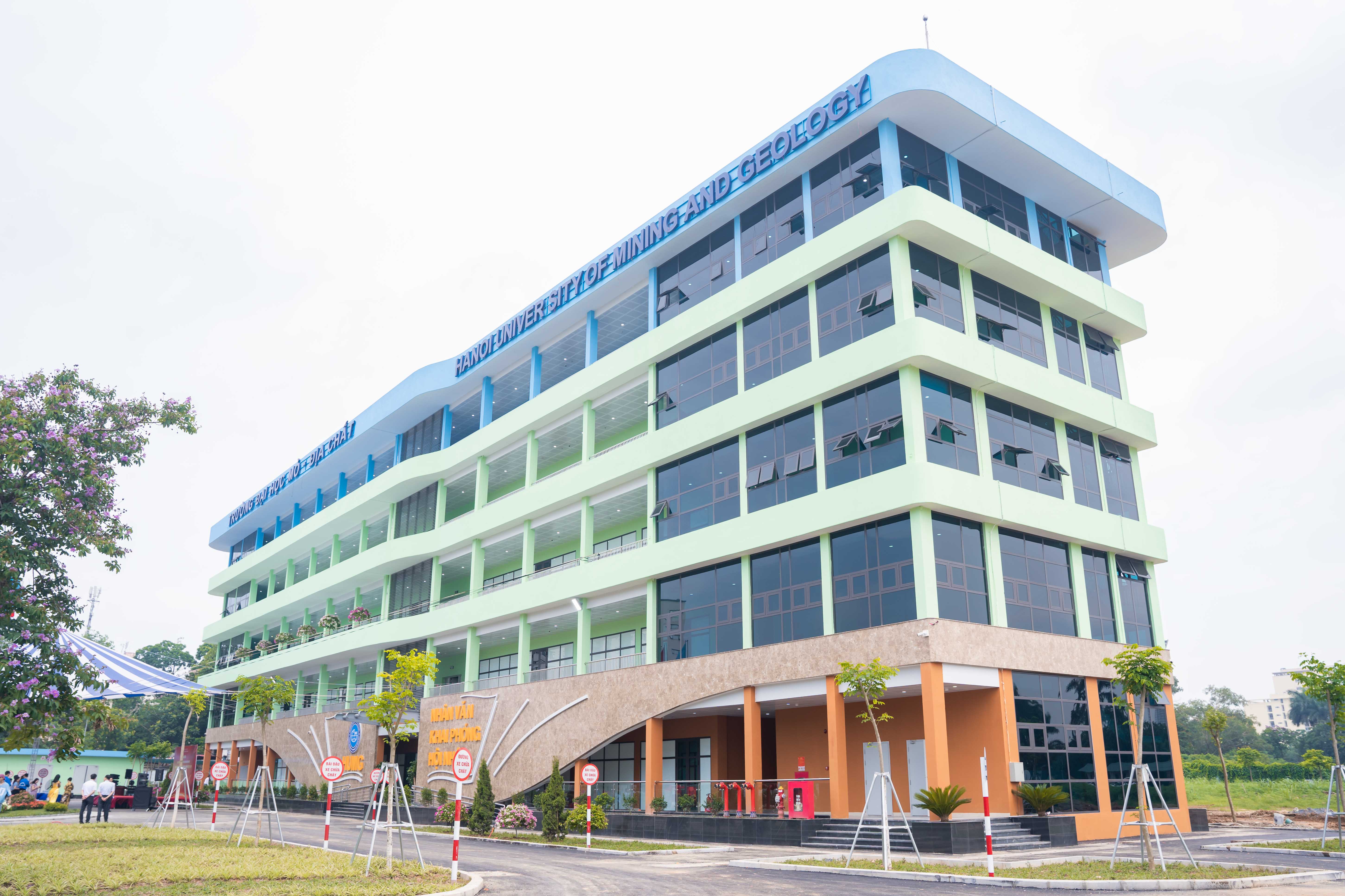 Trung tâm Ngoại ngữ - Tin học